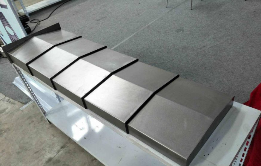 安装机床钢板防护罩时所需要注意的要点